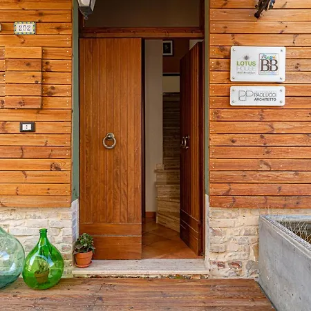 Bed & Breakfast Lotus House *